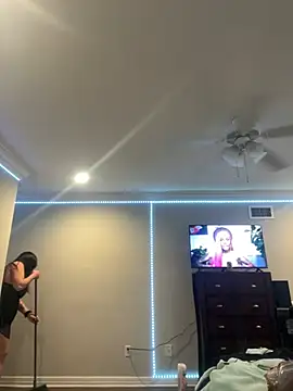 Snapshot of ThicBunz chatting on 12, 2, 2025 ThicBunz online show from 12, 2, 2025