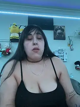 Snapshot of ThicBunz chatting on 18, 2, 2025 ThicBunz online show from 18, 2, 2025
