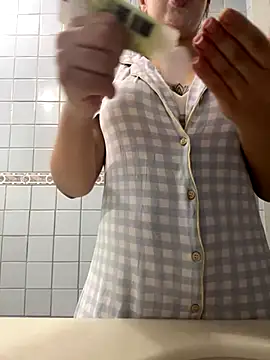 Julinha18 online show from 6, 12, 2024