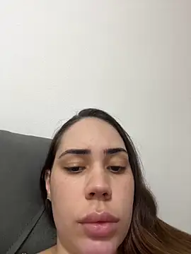 Julinha18 online show from 11, 3, 2025