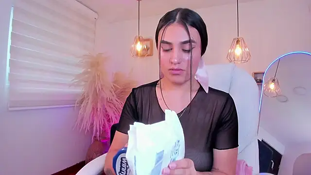 Snapshot of Alheli_16 chatting on 21, 11, 2025 Alheli 16 online show from 21, 11, 2025