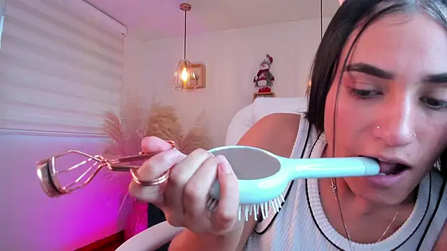 Snapshot of Alheli_16 chatting on 26, 11, 2025 Alheli 16 online show from 26, 11, 2025