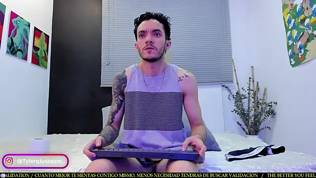 Snapshot of Tylergiuseppe_ chatting on 21, 2, 2025 Tylergiuseppe  online show from 21, 2, 2025