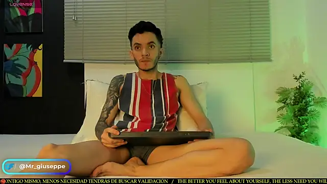 Snapshot of Tylergiuseppe_ chatting on 26, 9, 2025 Tylergiuseppe  online show from 26, 9, 2025