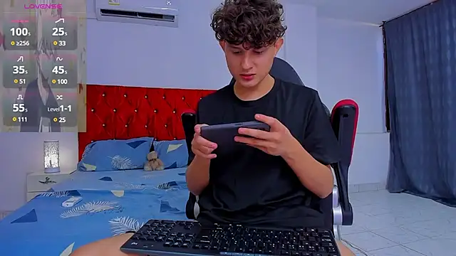 Snapshot of Nathan_Bluee chatting on 18, 12, 2024 Nathan Bluee online show from 18, 12, 2024