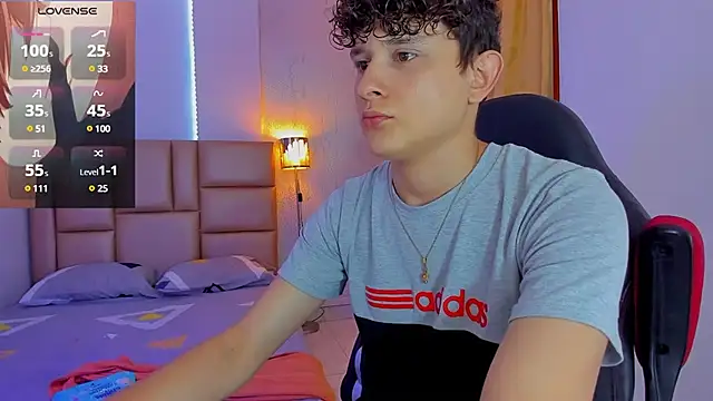 Snapshot of Nathan_Bluee chatting on 4, 2, 2025 Nathan Bluee online show from 4, 2, 2025