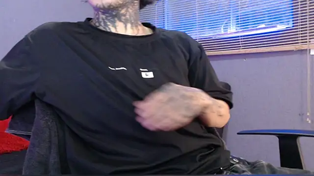 Snapshot of Andy_bapho chatting on 10, 11, 2025 Andy bapho online show from 10, 11, 2025