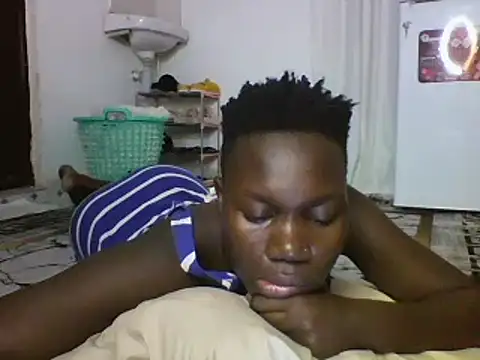 Snapshot of sexyqueen02 chatting on 16, 2, 2025 sexyqueen02 online show from 16, 2, 2025