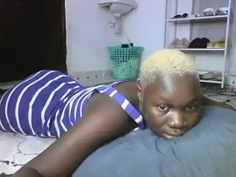 Snapshot of sexyqueen02 chatting on 3, 3, 2025 sexyqueen02 online show from 3, 3, 2025