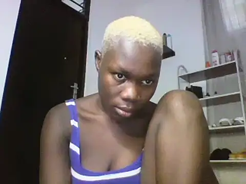 Snapshot of sexyqueen02 chatting on 3, 3, 2025 sexyqueen02 online show from 3, 3, 2025