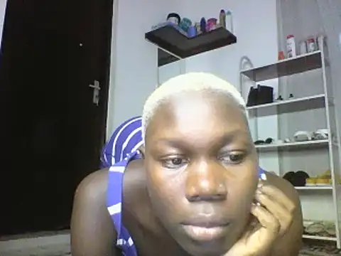 Snapshot of sexyqueen02 chatting on 4, 3, 2025 sexyqueen02 online show from 4, 3, 2025