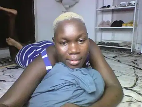 Snapshot of sexyqueen02 chatting on 4, 3, 2025 sexyqueen02 online show from 4, 3, 2025