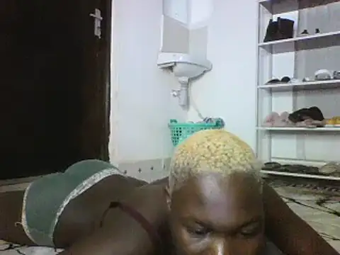 Snapshot of sexyqueen02 chatting on 4, 3, 2025 sexyqueen02 online show from 4, 3, 2025