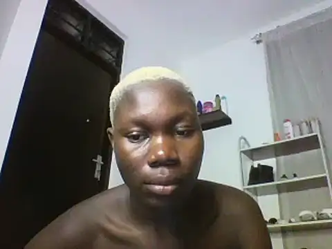 Snapshot of sexyqueen02 chatting on 5, 3, 2025 sexyqueen02 online show from 5, 3, 2025