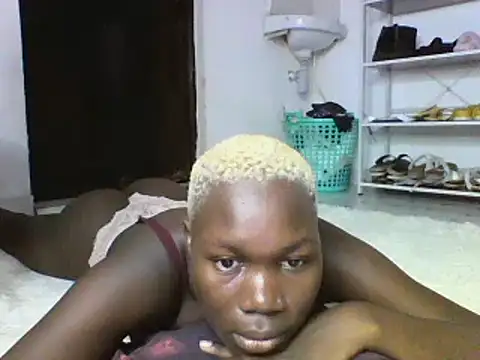 Snapshot of sexyqueen02 chatting on 8, 3, 2025 sexyqueen02 online show from 8, 3, 2025