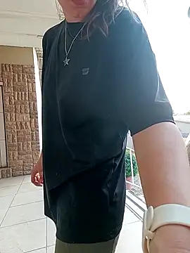 Snapshot of Missmesexycouple69 chatting on 20, 11, 2025 Missmesexycouple69 online show from 20, 11, 2025