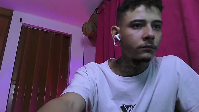 Snapshot of Ceder-Calistenes chatting on 13, 11, 2025 Ceder-Calistenes online show from 13, 11, 2025