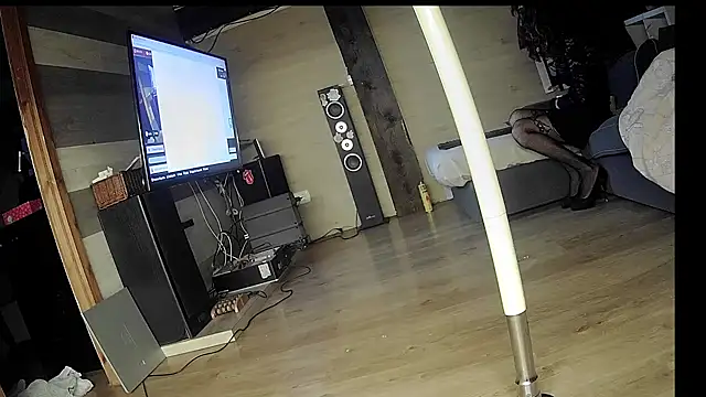 Snapshot of FLakiReve chatting on 12, 11, 2025 FLakiReve online show from 12, 11, 2025