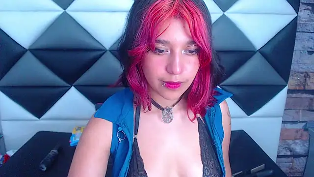 Snapshot of UnderBaby_ chatting on 14, 12, 2024 UnderBaby online show from 14, 12, 2024