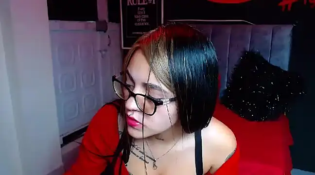 Snapshot of Violettasquirt chatting on 8, 1, 2025 Violettasquirt online show from 8, 1, 2025