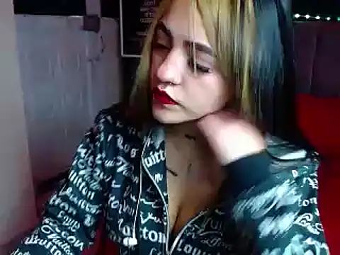 Snapshot of Violettasquirt chatting on 24, 1, 2025 Violettasquirt online show from 24, 1, 2025