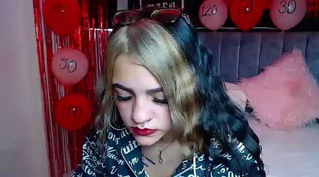 Snapshot of Violettasquirt chatting on 5, 2, 2025 Violettasquirt online show from 5, 2, 2025