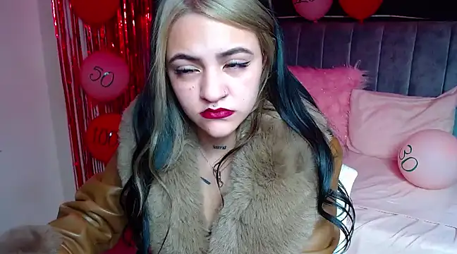 Snapshot of Violettasquirt chatting on 15, 2, 2025 Violettasquirt online show from 15, 2, 2025