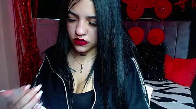 Snapshot of Violettasquirt chatting on 8, 3, 2025 Violettasquirt online show from 8, 3, 2025