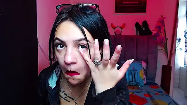 Snapshot of Violettasquirt chatting on 4, 10, 2025 Violettasquirt online show from 4, 10, 2025