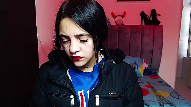 Snapshot of Violettasquirt chatting on 8, 10, 2025 Violettasquirt online show from 8, 10, 2025