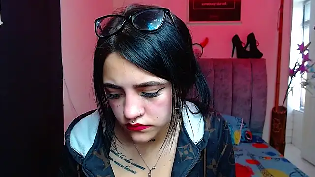 Snapshot of Violettasquirt chatting on 16, 10, 2025 Violettasquirt online show from 16, 10, 2025
