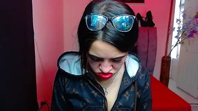 Snapshot of Violettasquirt chatting on 21, 10, 2025 Violettasquirt online show from 21, 10, 2025