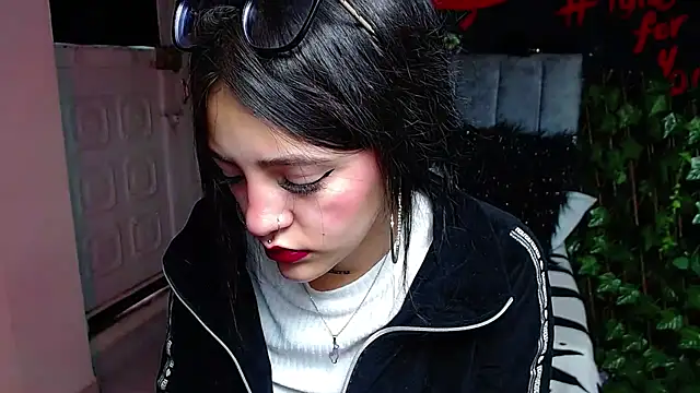 Violettasquirt online show from 16, 4, 2026