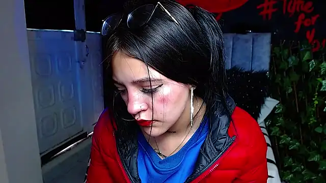 Snapshot of Violettasquirt chatting on 17, 4, 2026 Violettasquirt online show from 17, 4, 2026