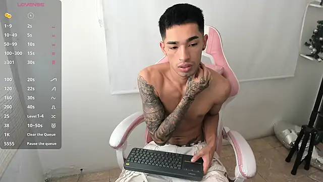 Snapshot of Damon__333 chatting on 24, 12, 2024 Damon 333 online show from 24, 12, 2024