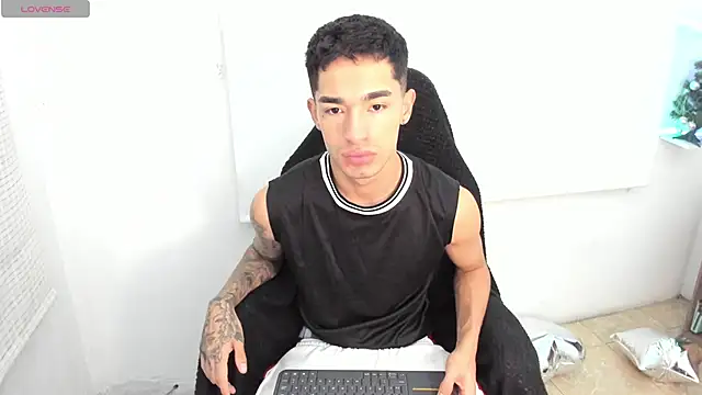 Snapshot of Damon__333 chatting on 8, 1, 2025 Damon 333 online show from 8, 1, 2025