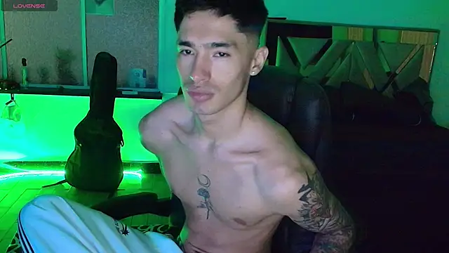 Snapshot of Damon__333 chatting on 2, 11, 2025 Damon 333 online show from 2, 11, 2025