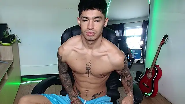 Snapshot of Damon__333 chatting on 18, 11, 2025 Damon 333 online show from 18, 11, 2025