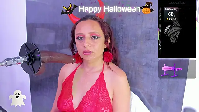 Snapshot of Issys_milf chatting on 31, 10, 2025 Issys milf online show from 31, 10, 2025