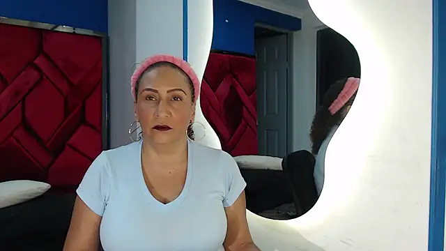 EvaMills1 online show from 26, 2, 2025