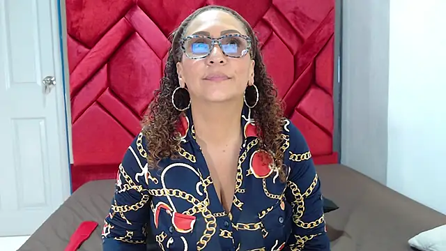 EvaMills1 online show from 3, 3, 2025