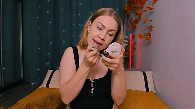 Snapshot of InsatiableFoxX chatting on 29, 9, 2025 InsatiableFoxX online show from 29, 9, 2025