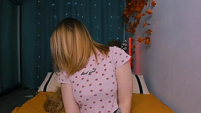 Snapshot of InsatiableFoxX chatting on 30, 9, 2025 InsatiableFoxX online show from 30, 9, 2025