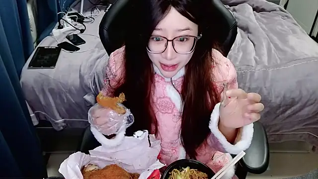 Snapshot of Angelababy001 chatting on 9, 1, 2025 Angelababy001 online show from 9, 1, 2025