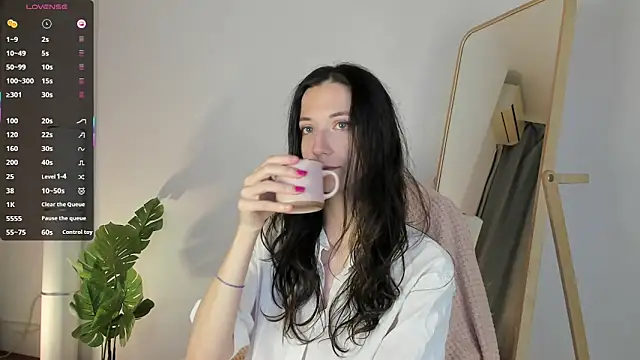 Snapshot of Ketty_Belly chatting on 9, 10, 2025 Ketty Belly online show from 9, 10, 2025