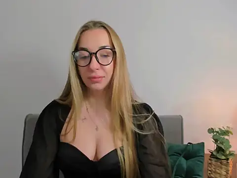 Snapshot of AriaDesire chatting on 12, 1, 2025 AriaDesire online show from 12, 1, 2025