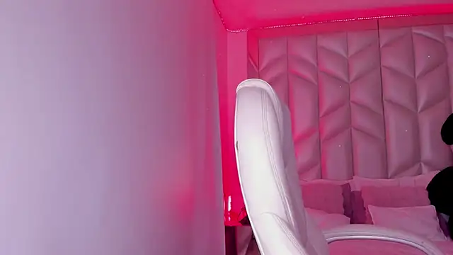 Snapshot of AlhanaRose chatting on 7, 1, 2025 AlhanaRose online show from 7, 1, 2025