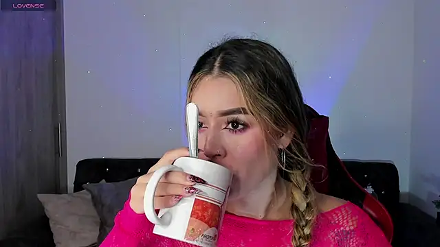 Snapshot of zoee_jackson chatting on 6, 11, 2025 zoee jackson online show from 6, 11, 2025