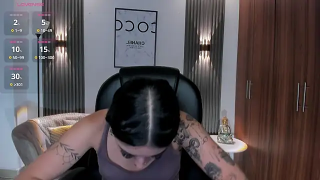 zoee jackson online show from 25, 6, 2026