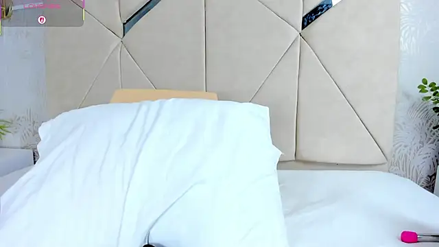 Snapshot of LilitRobins chatting on 15, 10, 2025 LilitRobins online show from 15, 10, 2025